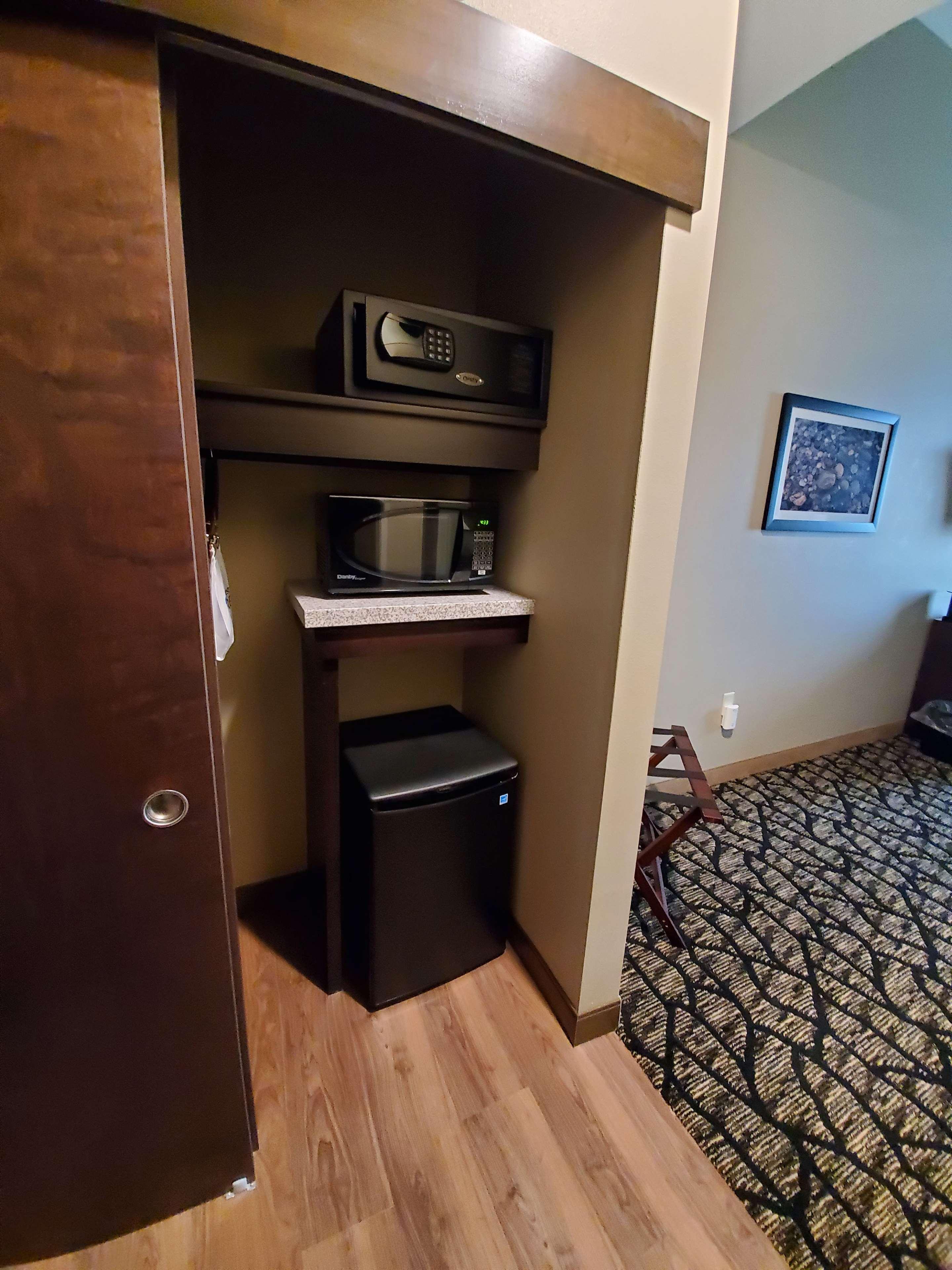 Best Western Plus Lakeview Hotel Madison Ngoại thất bức ảnh